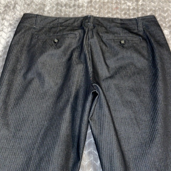Anthropologie G.H. Bass & Co Pin Stripe Dress Capris.  Size 8. - Picture 10 of 11